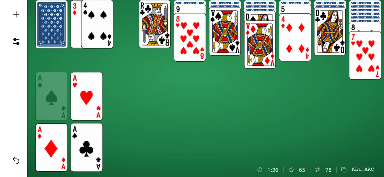 Solitaire Klondike sur téléphone à l’horizontale, partie en cours en pioche 3 : la défausse étale ses dernières cartes, trois as sont montés sur les fondations, un roi occupe la première colonne vidée.